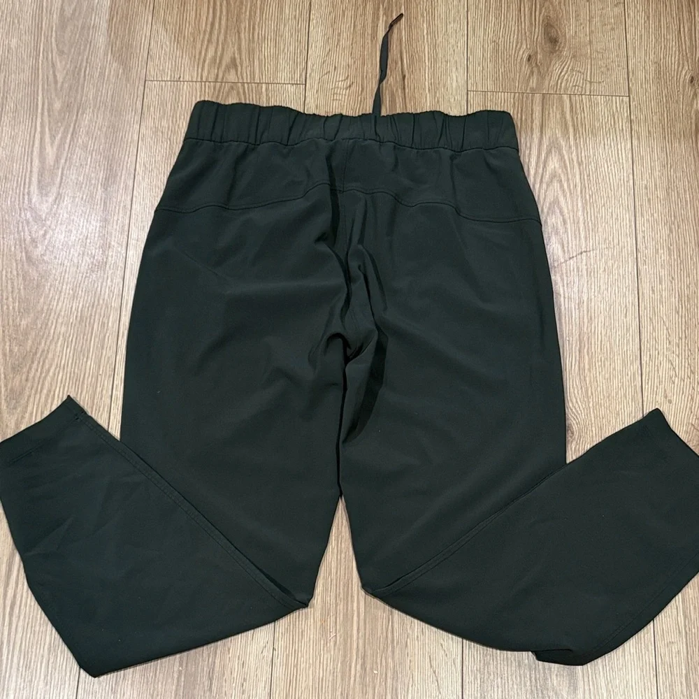 Lululemon On The Fly 8 Dark Olive Green - Picture 4 of 5